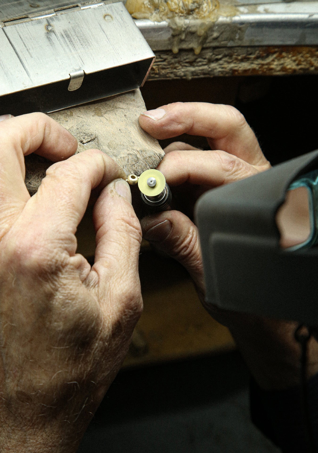 Close-up of a goldsmith crafting an ONDO jewelry piece by hand, using precision tools at a traditional workbench—highlighting artisanal expertise and care.